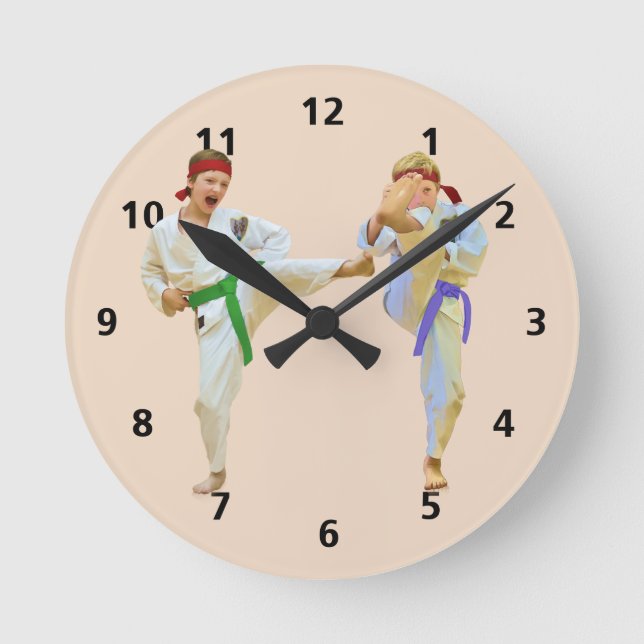 Horloge Ronde Karate Kicking, Customizable (Recto)