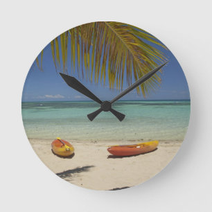 Horloge Ronde Kayaks sur la plage, Plantation Island Resort