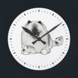 Horloge Ronde Keeshond avec des chiots de Chiens de Keesie migno<br><div class="desc">Une horloge murale Keeshond originale pour la maison ou le bureau. Fait un cadeau cool pour les amateurs de Keesie! Découvrez le Doodle World de Jenn pour encore plus d'horloges décoratives et de décors à thème pour chiens.</div>