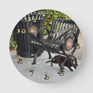Horloge Ronde Kitty dans le parc