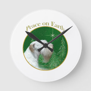 Horloge Ronde La paix de Sealyham Terrier sur Terre