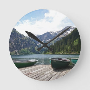 Horloge Ronde Lac alpin paisible et bateaux Photographie