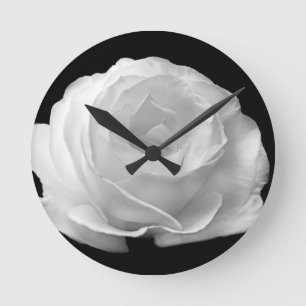 Horloge Ronde Le rose blanc fleurit art d'amour de paix de