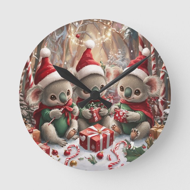Horloge Ronde Les Koalas de Noël avec des cadeaux dans la forêt  (Recto)