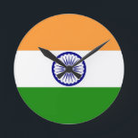 Horloge Ronde l'Inde<br><div class="desc">Drapeau de l'Inde. Le drapeau national de l'Inde est un drapeau tricolore rectangulaire horizontal, de safran de l'Inde, de blanc et de vert de l'Inde ; avec l'Ashok Chakra, des 24 roues de rai, dans le bleu marine à son centre. Il a été adopté sous sa forme actuelle au cours...</div>