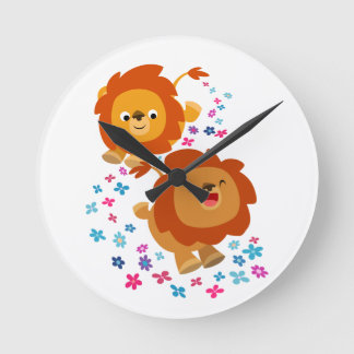 Horloge Ronde Lions mignons de bande dessinée dans l'horloge