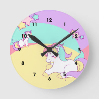 Horloge Ronde Little Unicorns dans Pastel Colors