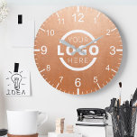 Horloge Ronde Logo de Custom Company<br><div class="desc">Add your custom corporate logo to create a wall clock. Makes a great promotional giveaway or corporate gift for customers,  vendor,  employees or other special people. choose from different clock shapes and sizes. No minimum quantity,  no setup fees.</div>