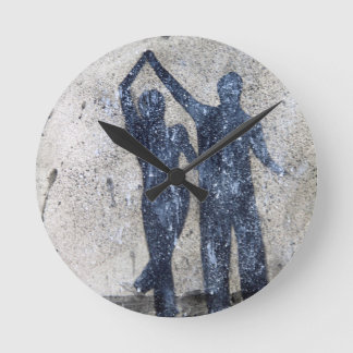 Horloge Ronde Lovers dancing