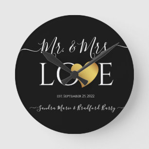 Horloge Ronde Mariage Black Gold Heart Nom du script Mr et Mrs.