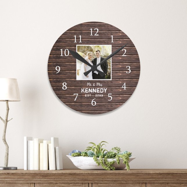 Horloge Ronde Mariage photo personnalisé en bois rustique Annive (Rustic Wood Personalized Photo Wedding Anniversary Round Clock)
