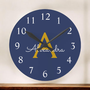 Horloge Ronde Marine Blue Gold Modern Script Girl Monogramme Nom
