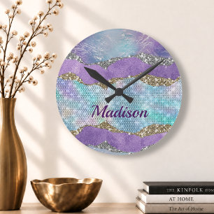 Horloge Ronde Mermaid stylée pailletée monogramme violet turquoi
