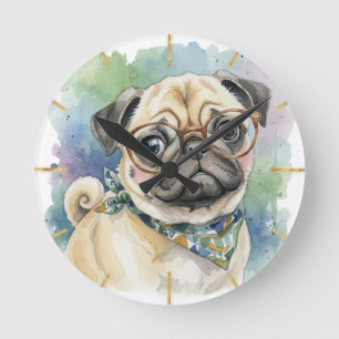 Horloge Ronde Mignon Pug à l'aquarelle avec des lunettes