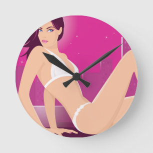 Horloge Ronde Modèle féminin exotique portant un Bikini blanc