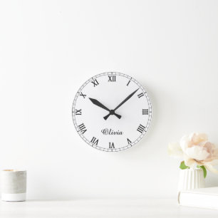 Horloge ronde moderne élégante avec votre nom