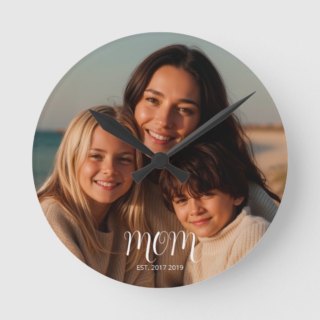 Horloge Ronde Mom Established Modern White Script Photo (Recto)