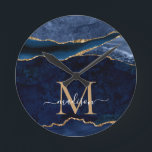 Horloge Ronde monograme de la marine Blue Gold Agate Geode Glitt<br><div class="desc">Glam Navy Blue Gold Glitter Sparkle Agate Geode Gemstone Elegant Feminine Monogram Script Name Clocks</div>