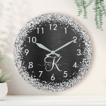Horloge Ronde Monogramme à étincelle noire à Parties scintillant<br><div class="desc">Personnalisez facilement ce design élégant et tendance d'horloge avec une jolie parties scintillant brillante argentée sur un arrière - plan métallique brossé noir.</div>