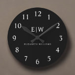 Horloge Ronde Monogramme moderne minimaliste noir et blanc<br><div class="desc">Découvrez notre collection minimaliste moderne de monogrammes noirs et blancs : Faites preuve de simplicité et de sophistication grâce à nos designs minimalistes, conçus pour élever votre style sans effort. Réalisée avec un oeil attentif pour l'esthétique moderne, cette collection présente des motifs noirs et blancs épurés accentués par des monogrammes...</div>