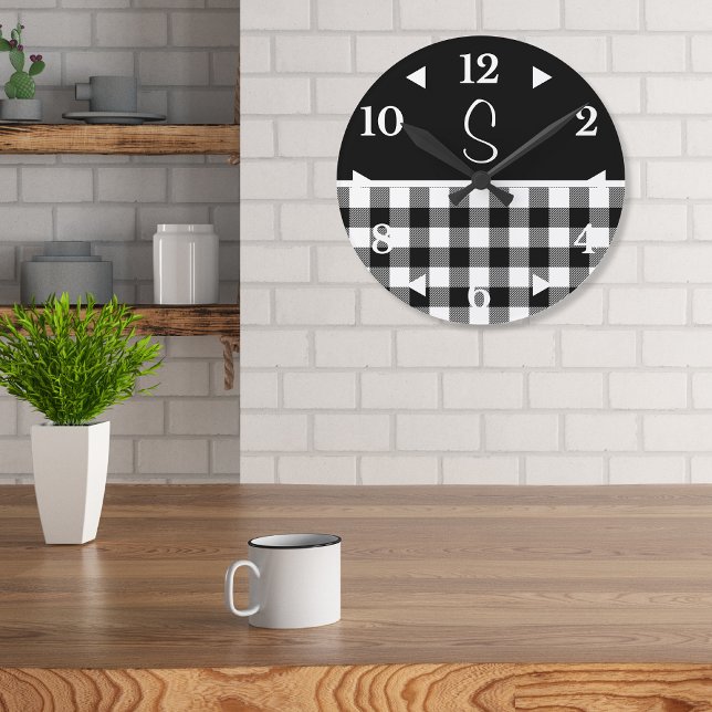 Horloge Ronde Monogramme Noir Blanc Buffalo Plaid Agritourisme L (Créateur téléchargé)