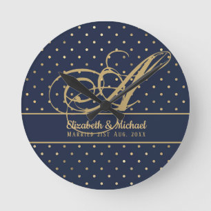 Horloge Ronde Monorgam Navy Blue Gold Polkadot Newlywes Mariage