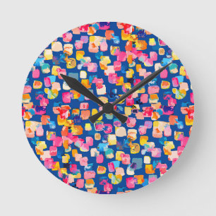 Horloge Ronde Motif carré abstrait peint de couleur vive