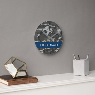 Horloge Ronde Motif de camouflage gris, Votre nom, Personnaliser