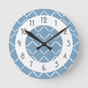 Horloge Ronde Motif élégant de Quatrefoil - lt Blue White