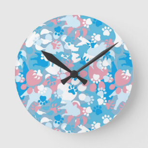 Horloge Ronde Motif rose et bleu de chien de camouflage