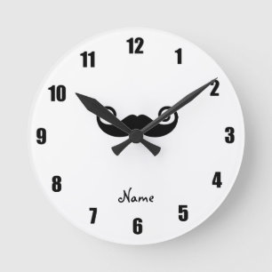 Horloge Ronde Moustache bouclée nommée personnalisée
