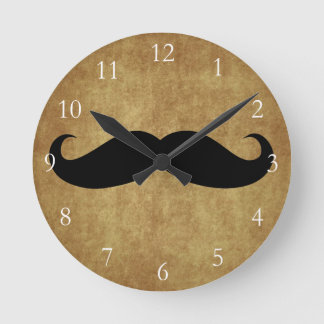 Horloge Ronde Moustache vintage avec texte personnalisé