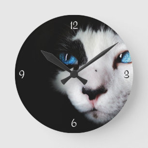 Horloge Ronde Mystérieux Blue Eyed Tuxedo Cat Clock