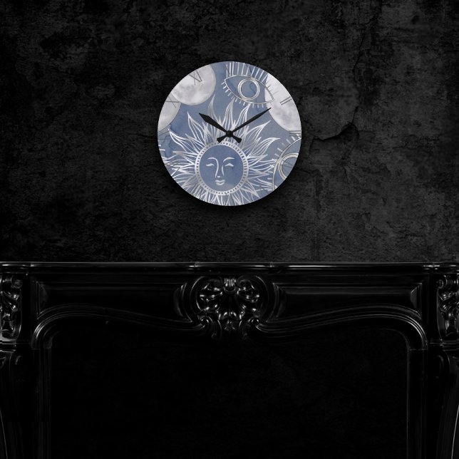 Horloge Ronde Mystique solaire | Dusty Blue Silver Moon Stars So (Créateur téléchargé)