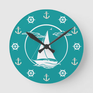 Horloge Ronde Nautical blanc sailboat/anchor/wheel silhouette