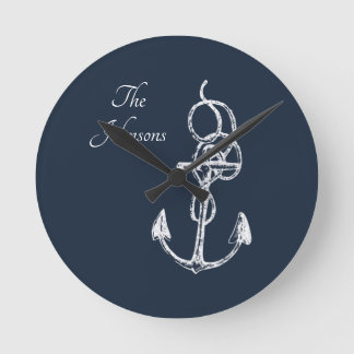 Horloge Ronde Nautical Navy Custom Nom de famille Ancre Trivet