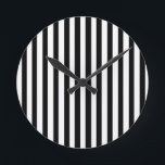 Horloge Ronde Neige ébène<br><div class="desc">Ebony Snow est un design simple de rayures noir et blanc qui convient à toutes les occasions et objets. Cette image est disponible sur une variété d'autres produits,  il suffit de cliquer sur le lien sous la photo près de "About this Design".</div>