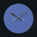 Horloge Ronde Nom Calligraphie Script Simple Bleu<br><div class="desc">Ce produit était très bon et j'adore comme il est facile pour la conception de personnaliser. Le design était très simple,  donc je suis très heureux quand je crée.</div>