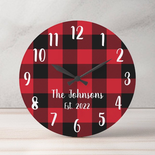 Horloge Ronde Nom de famille Red Buffalo Plaid (Family Name Red Buffalo Plaid Round Clock)