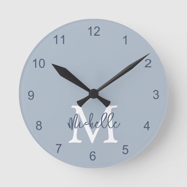 Horloge Ronde Nom du monogramme Script initial Dusty Blue (Recto)