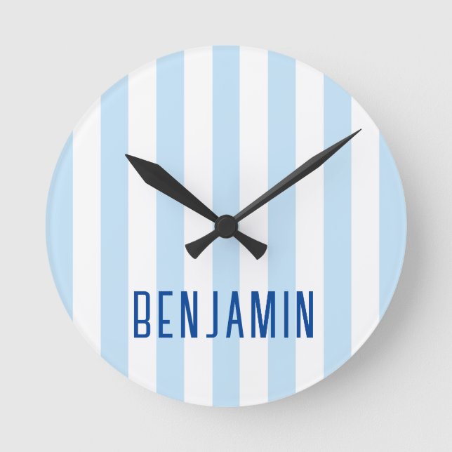 Horloge Ronde Nom moderne bleu pâle et blanc rayé (Recto)