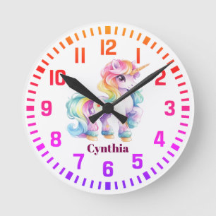 Horloge Ronde Nom personnalisé cool Rainbow Unicorn