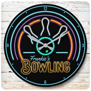 Horloge Ronde NOM Personnalisé Faux Neon Bowling Pins