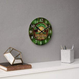 Horloge Ronde Nom personnalisé Irish Pub Signer la Saint Patrick