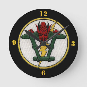 Horloge Ronde P-38 Éclair Diable à queue fourche