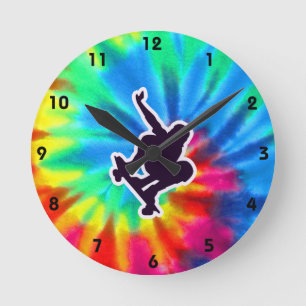 Horloge Ronde Paix, amour, faisant de la planche à roulettes