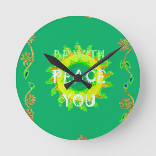 Horloge Ronde Paix soit avec vous : Inspirant Vert et Jaune