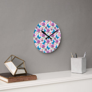 Horloge Ronde Papillon bleu et motif floral violet