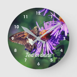 Horloge Ronde Papillon de la Dame peint Aster Fleur personnalisé