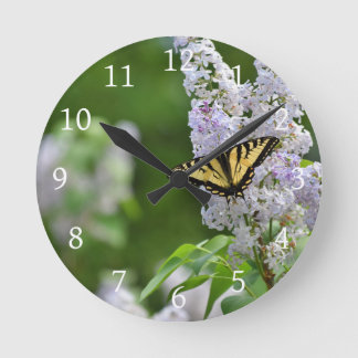 Horloge Ronde Papillon Jaune sur Lilas